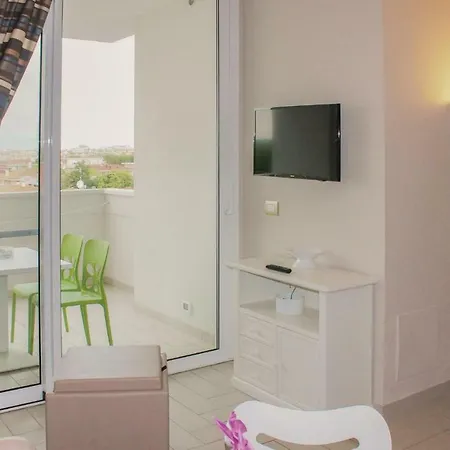 Two-bedroom In Miramare Rn Апартаменты Римини