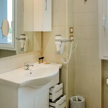 公寓 Two-bedroom In Miramare Rn *